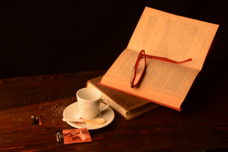 Libro y café